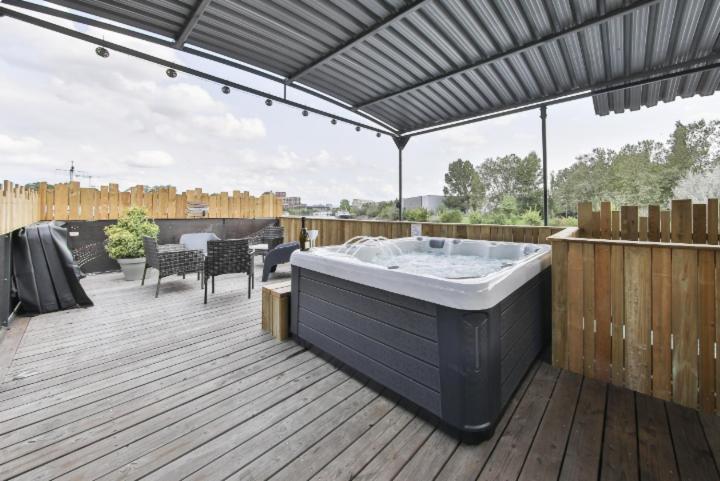 شقة La Peniche De Fabrice Avec Jacuzzi Privatif ستراسبورغ المظهر الخارجي الصورة