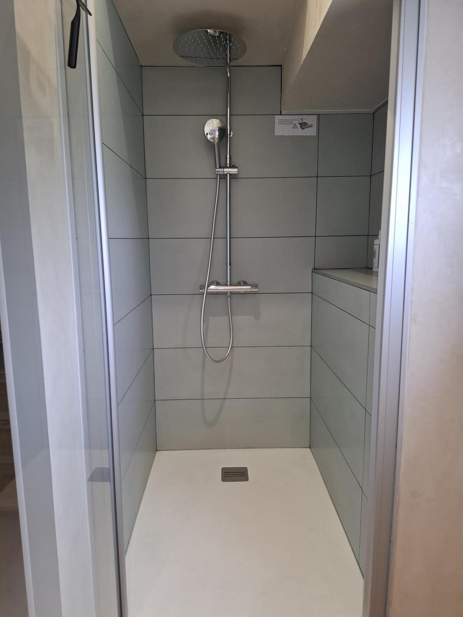 شقة La Peniche De Fabrice Avec Jacuzzi Privatif ستراسبورغ الغرفة الصورة